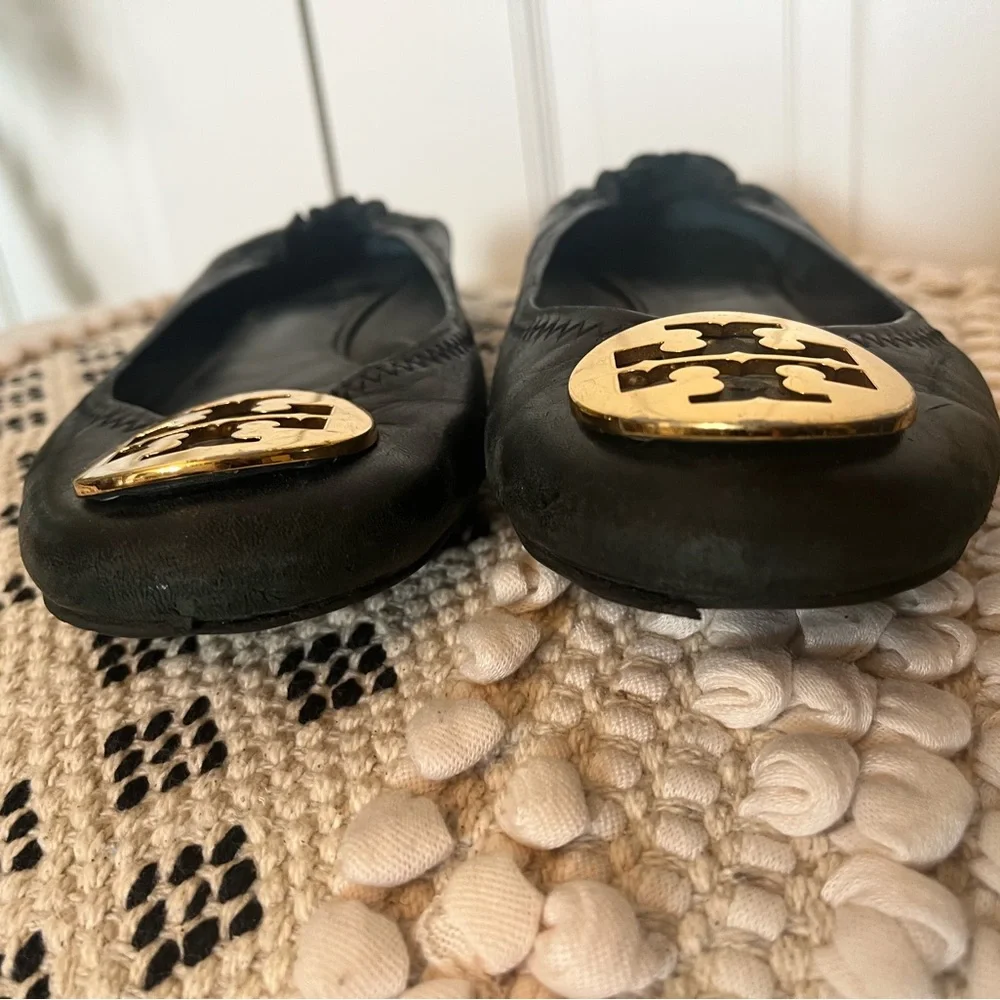 Tory Burch Black Flats with Gold Emblem - Picture 4 of 4